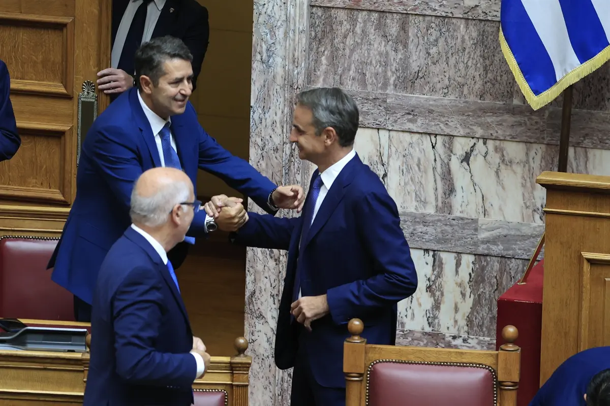 Γιώργος Μυλωνάκης: Επέστρεψε στη Βουλή μετά τη σοβαρή περιπέτεια υγείας