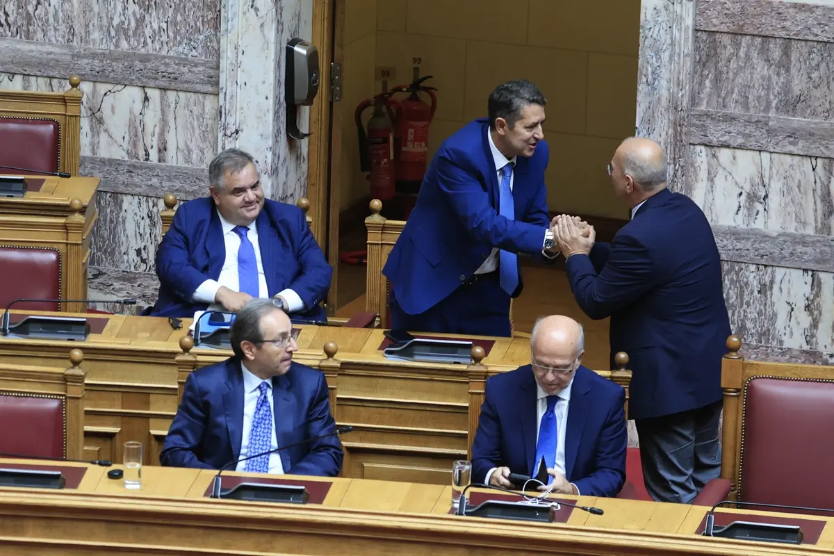 Γιώργος Μυλωνάκης: Επέστρεψε στη Βουλή μετά τη σοβαρή περιπέτεια υγείας