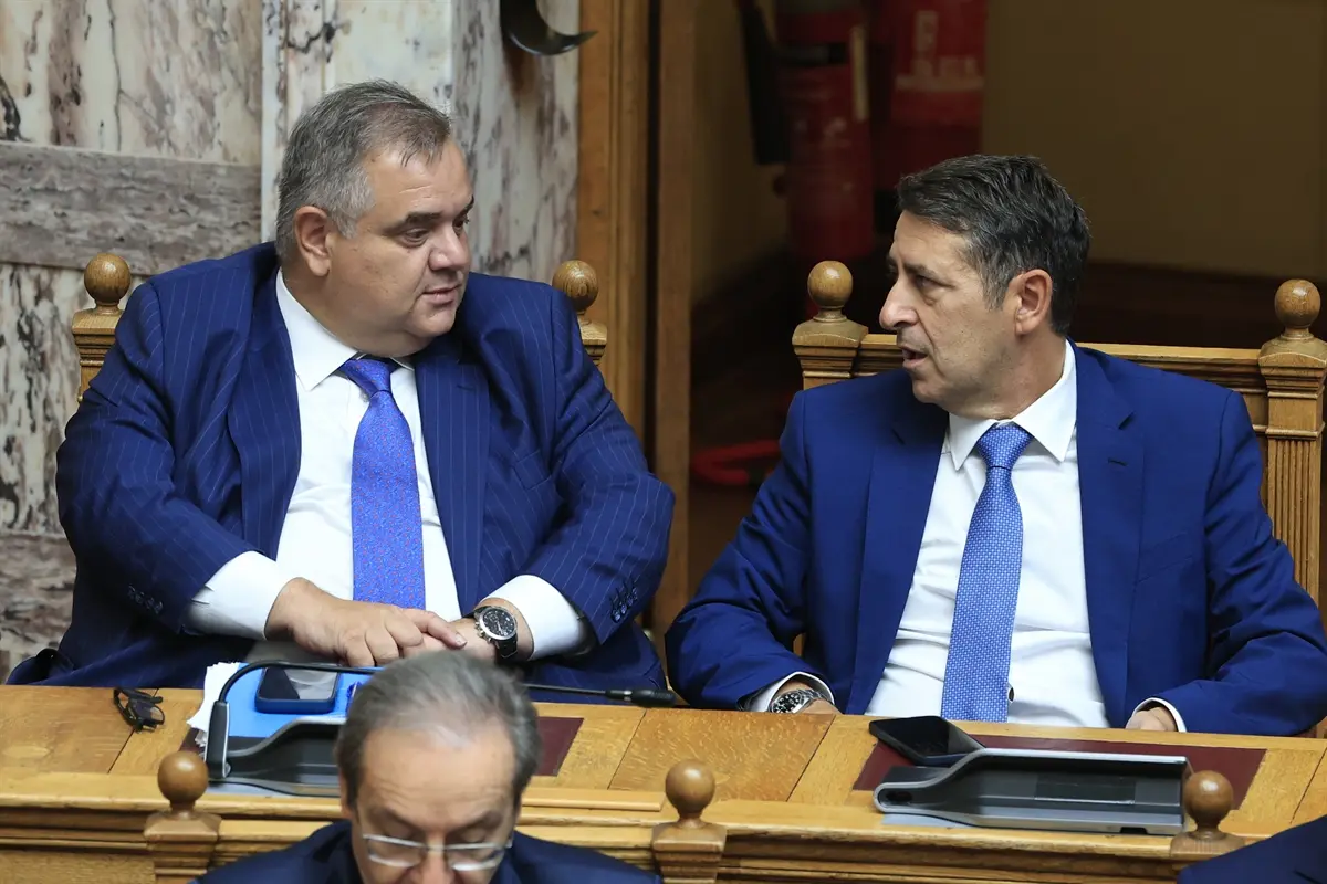 Γιώργος Μυλωνάκης: Επέστρεψε στη Βουλή μετά τη σοβαρή περιπέτεια υγείας