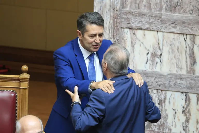 Γιώργος Μυλωνάκης: Επέστρεψε στη Βουλή μετά τη σοβαρή περιπέτεια υγείας