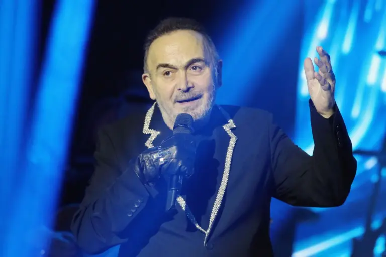 Σάλος με βίντεο του Σταμάτη Γονίδη: «Κόκαλο», «Ρομπότ» γράφουν από κάτω