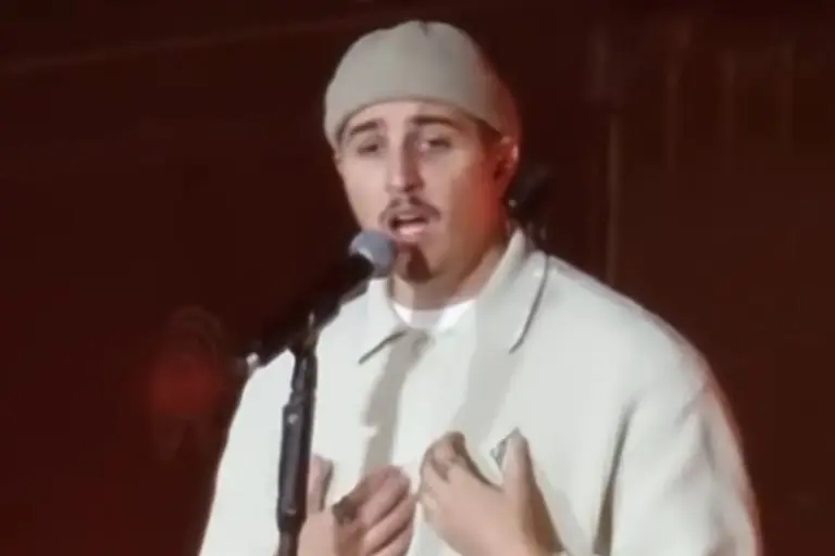 Good Job Nicky: Τίμησε τον Μαζωνάκη με ένα τραγούδι του πατέρα του - Ανατριχίλα στον Λυκαβηττό