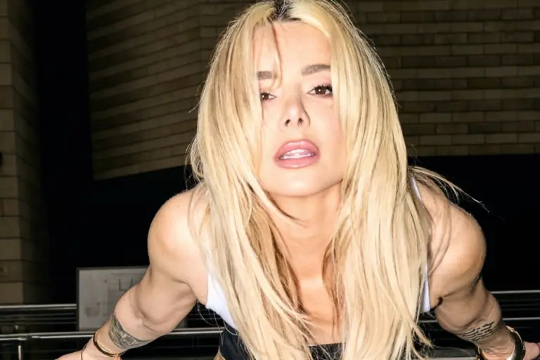 Έξαλλη η Josephine: «Δεν θα καταλάβω ποτέ τις κοπέλες που το κάνουν αυτό στην παραλία»