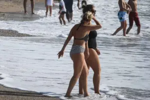 Καιρός: Ζέστη με «γερά» μελτέμια - Τι αλλάζει τις επόμενες ημέρες