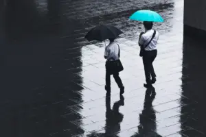 Καιρός: Πτώση της θερμοκρασίας, άνεμοι και καταιγίδες - Πού θα βρέξει