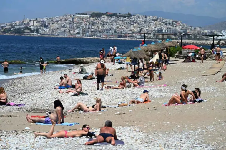 Καιρός: Παραμένει καλοκαιρινός με 32άρια - Πού θα βρέξει
