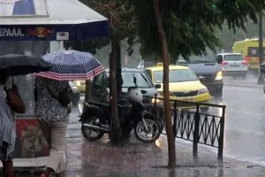 Στο έλεος της κακοκαιρίας η Αθήνα – Έντονες βροχές σε κέντρο και προάστια