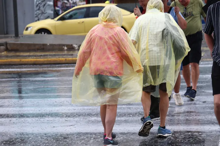Έκτακτο δελτίο της ΕΜΥ για ισχυρές καταιγίδες και θυελλώδεις ανέμους - Ποιες περιοχές είναι στο «κόκκινο»