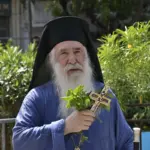 Γιώργος Μαζωνάκης: Ράγισε καρδιές ο επικήδειος του Μητροπολίτη Αλέξιου – «Γύρισε στην παλιά του γειτονιά»