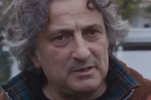 «Σπάει» τη σιωπή της πρώην πελάτισσα του υπνοθεραπευτή: «Μου είπε ότι ο νεκρός πατέρας μου είχε μετενσαρκωθεί σε μένα»