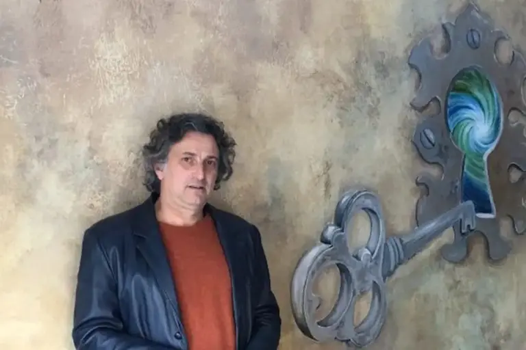 Νέα σοβαρή καταγγελία για τον Νάσο Κομιανό: «Το φερμουάρ μου ήταν κατεβασμένο και δεν ήξερα γιατί»