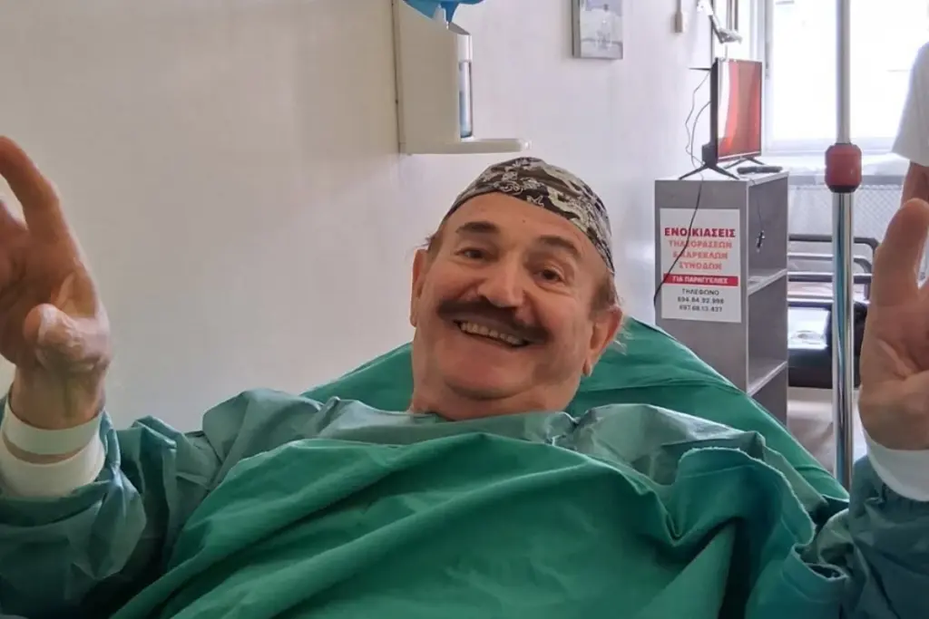 Ο Παύλος Κοντογιαννίδης αποκάλυψε ότι μπήκε στο χειρουργείο και δημοσίευσε φωτογραφία μέσα από το Κωνσταντοπούλειο Νοσοκομείο.