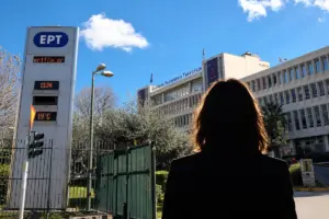 Γνωστή δημοσιογράφος της ΕΡΤ κατηγορούμενη για ενδοοικογενειακή βία - «Έρχονται» μηνύσεις και αγωγές στο Ραδιομέγαρο