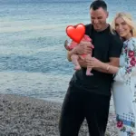 Κατερίνα Καινούργιου: Η νέα οικογενειακή φωτογραφία με τον Κουτσουμπή και την κόρη τους στο Παρίσι