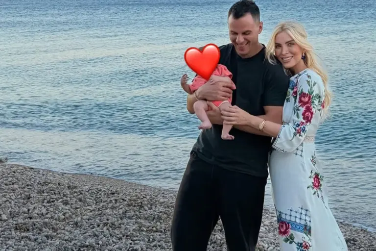 Κατερίνα Καινούργιου: Η νέα οικογενειακή φωτογραφία με τον Κουτσουμπή και την κόρη τους στο Παρίσι