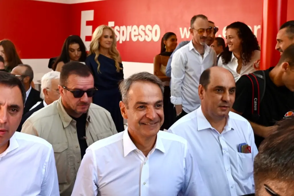 Ο Κυριάκος Μητσοτάκης επισκέφθηκε το περίπτερο της «Espresso» στην 90ή ΔΕΘ και έκανε μια χιουμοριστική ατάκα βλέποντας το πρωτοσέλιδο.