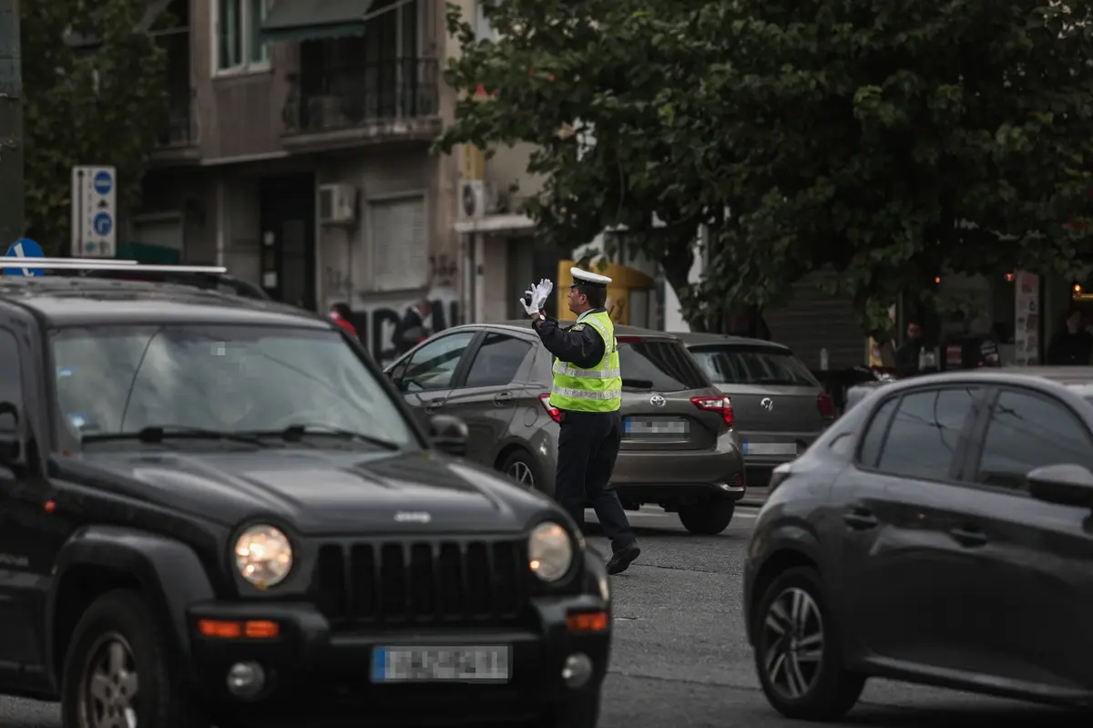 Λεωφόρος Κηφισίας: Μηχανή παρέσυρε πεζό στους Αμπελοκήπους – Κυκλοφοριακά προβλήματα στο σημείο