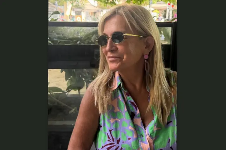Ελληνίδα παρουσιάστρια δελτίου ειδήσεων μας «συστήνει» τη μαμά της
