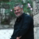 Ο Κονταρός θα παίξει τον Μανώλη στα «Δύο μαύρα πουκάμισα» του Mega