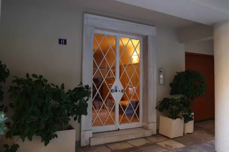 Υπόθεση Μαζωνάκη: Νέα έφοδος στο ιατρείο της Καρνεάδου με εντολή ανακριτή