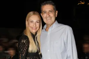 Τίνα Μεσσαροπούλου – Γιώργος Μυλωνάκης: Η κοινή έξοδος και η αγκαλιά στο θέατρο