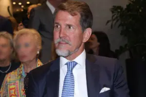 Παύλος Ντε Γκρες: Τον «επιστράτευσαν» σε απάτη με θύμα ηλικιωμένη