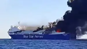 Μύκονος: Πύρινος εφιάλτης εν πλω -  Βίντεο από τις δραματικές στιγμές στο πλοίο Blue Carrier 2