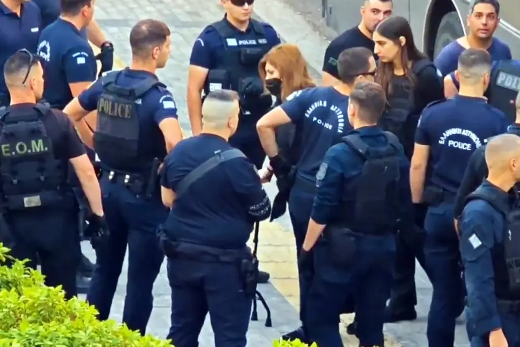 Με μπαστούνι στο Εφετείο η Ρούλα Πισπιρίγκου για την υπόθεση της Τζωρτζίνας