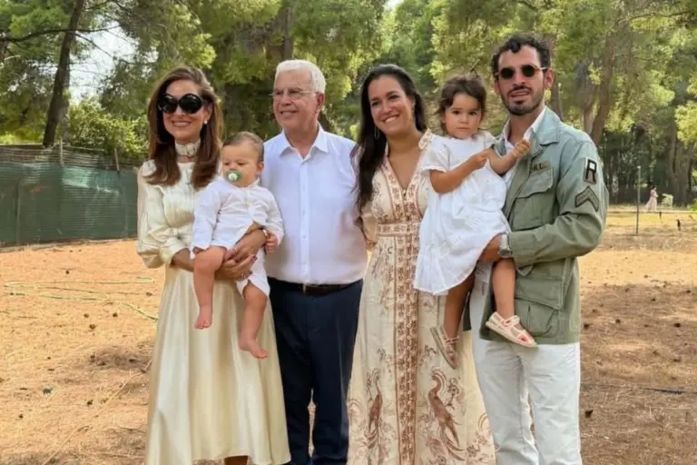 Βαφτίσια και χαρές για την οικογένεια του Στράτου Σιμόπουλου