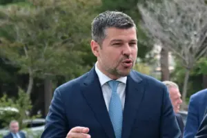 Τα γουρούνια δεν πετούν, κύριε Στάσση!