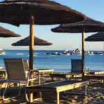 Βουλιαγμένη: Πέθανε μετά από καβγά για μια ξαπλώστρα - Δύο συλλήψεις