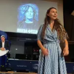 Ο Παύλος ζει και στην Ευρωβουλή - Παράσταση της Χρυσικού με πρωτοβουλία Φαραντούρη