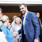 Κοσμοσυρροή για τον Παύλο Μαρινάκη