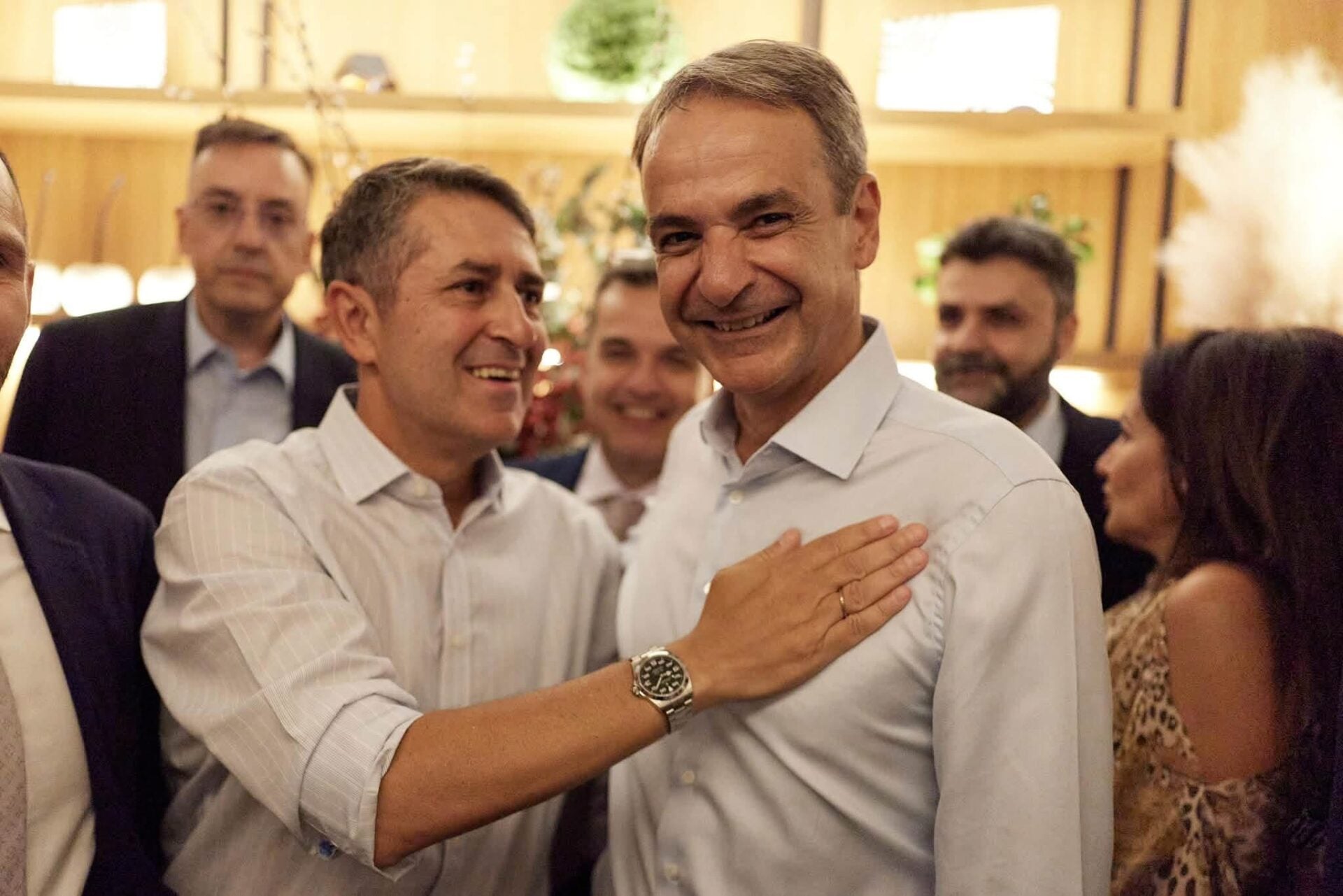 Ο Γιώργος Μυλωνάκης χαμογελαστός με τον Κυριάκο Μητσοτάκη