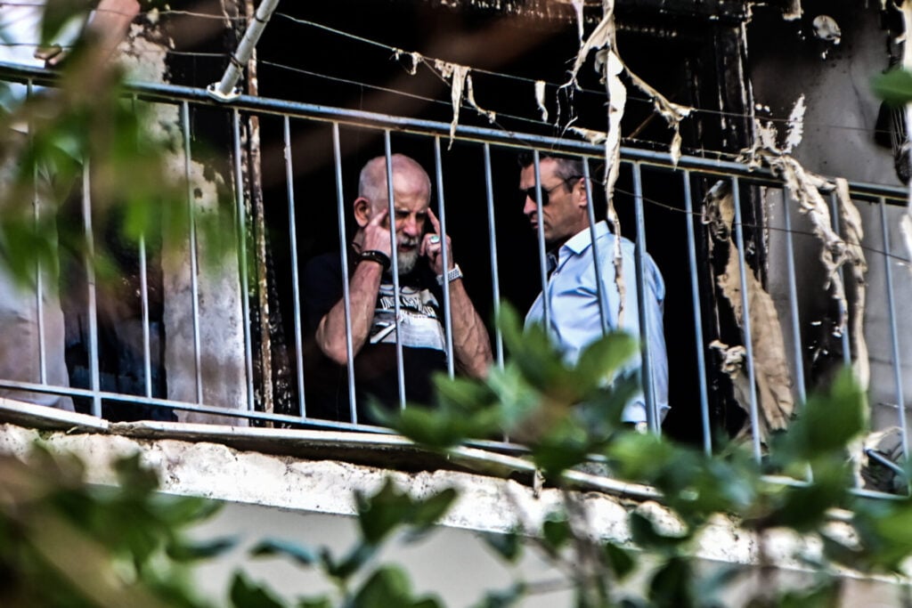 Πέτρος Φιλιππίδης: Επέστρεψε στο διαμέρισμα του15 μήνες μετά τη φωτιά