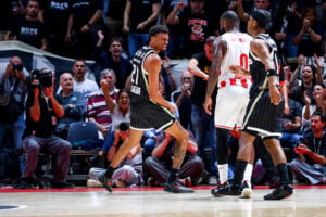 EuroLeague: Ήττα στο φινάλε για Ολυμπιακό με buzzer beater του Καρ