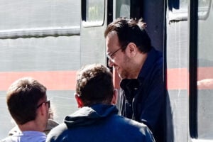 Καμπούρης: «Φύλλο και φτερό» έκανε η ΕΛ.ΑΣ σπίτι του, επιχειρήσεις και θυρίδες – Τι κατέσχεσε