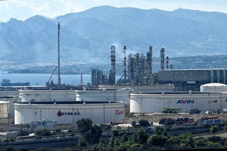 Νεκρός εργάτης στη Motor Oil: Έκρηξη σε μονάδα αντιδραστήρα την ώρα συντήρησης από εξωτερικό συνεργείο
