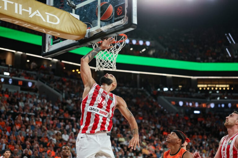 Euroleague: Μυθική ανατροπή από το -28 ο Ολυμπιακός που «άλωσε» τη Βαλένθια