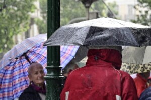 Καιρός: Στο έλεος της κακοκαιρίας η χώρα – Καταιγίδες και χαλάζι – Συναγερμός για την Αττική
