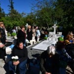 Αντιδράσεις στα social media για τον τάφο του Μαζωνάκη: Εξαφανίστηκαν τα λουλούδια -αφιερώματα από το μνήμα του – Το βίντεο που προκάλεσε οργή