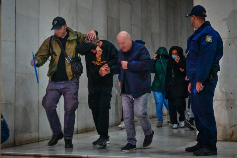 «Χωριάτικο»: Οι ύποπτες διαδρομές του χρήματος - Οι λογαριασμοί σε 10 χώρες, τα εκατομμύρια και οι κωδικές λέξεις του κυκλώματος