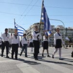 28η Οκτωβρίου: Μαθητική παρέλαση στην Αθήνα – Οι πρώτες εικόνες από το Σύνταγμα
