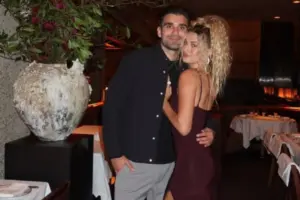 Antigoni: Chic και sexy σε βραδινή έξοδο με τον σύντροφό της