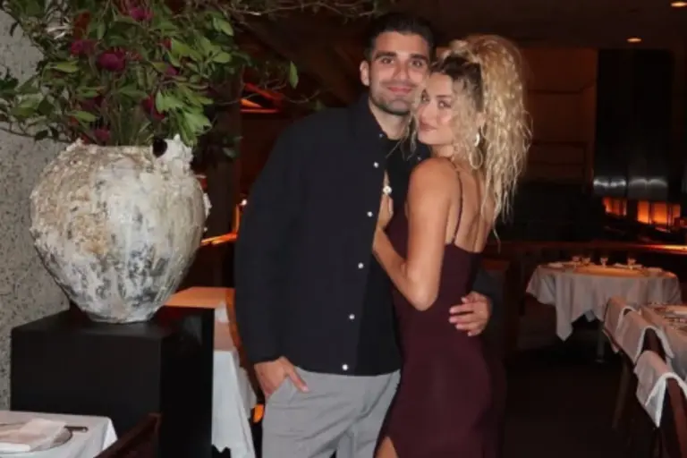 Antigoni: Chic και sexy σε βραδινή έξοδο με τον σύντροφό της