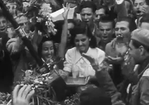 1944: Η Πάτρα ελεύθερη – Τα άγνωστα φιλμ με το πλήθος να υποδέχεται αντάρτες και Βρετανούς