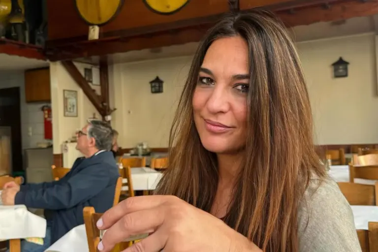 «Καρφιά» από την πρώην σύζυγο του Βασίλη Μπισμπίκη: «Η αξιοπρέπεια δεν έχει τιμή»