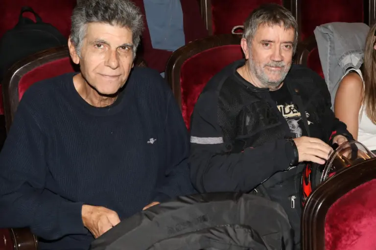 Γιάννης Μπέζος: Χαμογελαστός μετά την περιπέτεια υγείας – Η νέα εμφάνιση με τον Σπύρο Παπαδόπουλο