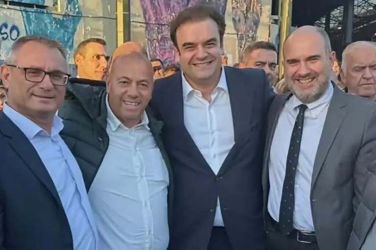 Συνάδελφοι και κυρίως frieΝΔs