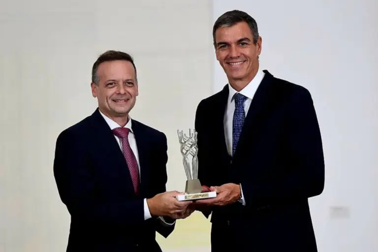 «Aθηναίος» Πέδρο εξ… αποστάσεως